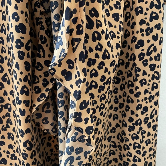 Brave Soul leopard print wrap dress. Size M (8-10) US. So flattering! - Picture 5 of 6